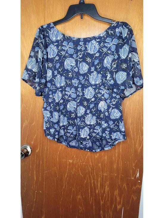 Lucky Brand Tops - Lucky Brand Women's Flutter Sleeve T-Shirt Floral Cut Out Back Blue white Sz M